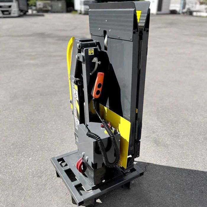 Гідроборт для інвалідних візків 300 кг DLP 7001 платформа 1200 × 790мм