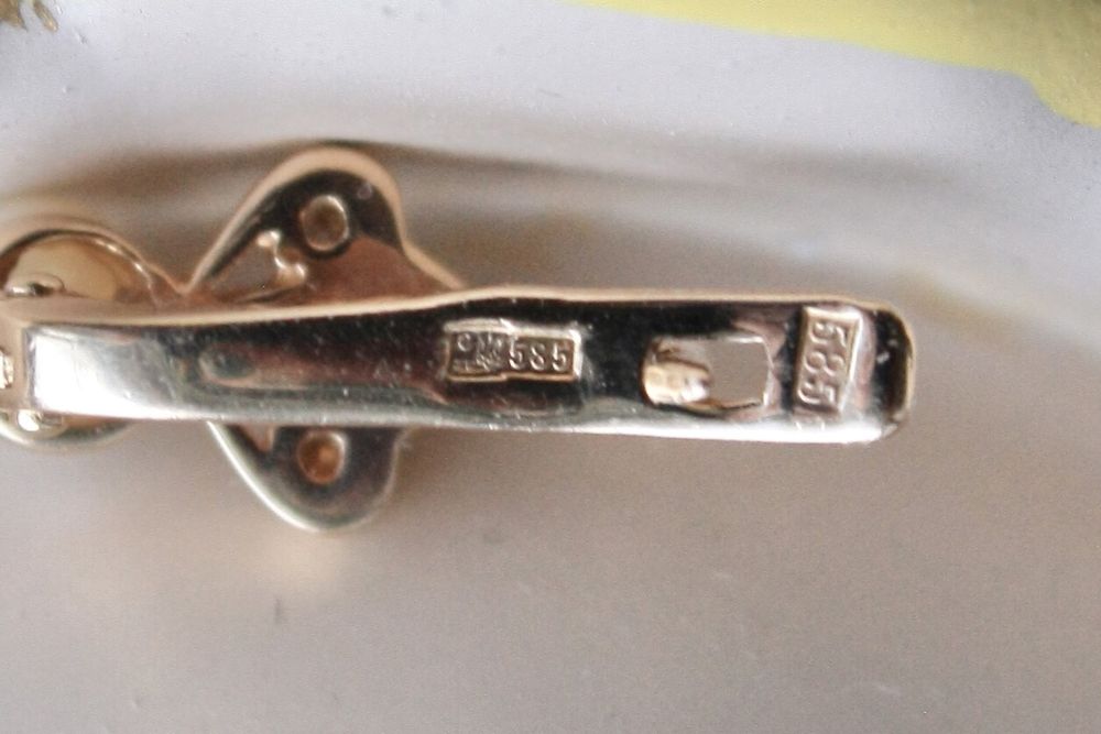 Золотые серьги с жемчугом и бриллиантами