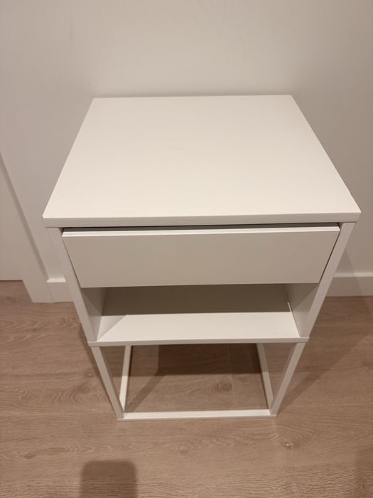 Mesa cabeceira VIKHAMMER Ikea