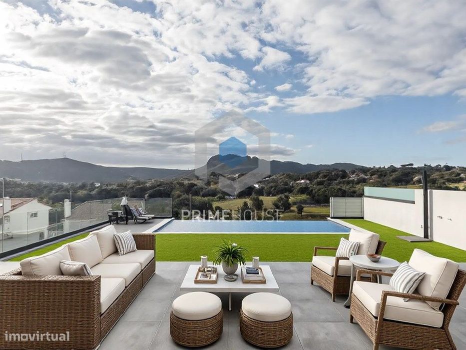 Moradia T3 com piscina infinita nos Jardins de Santiago, Setúbal