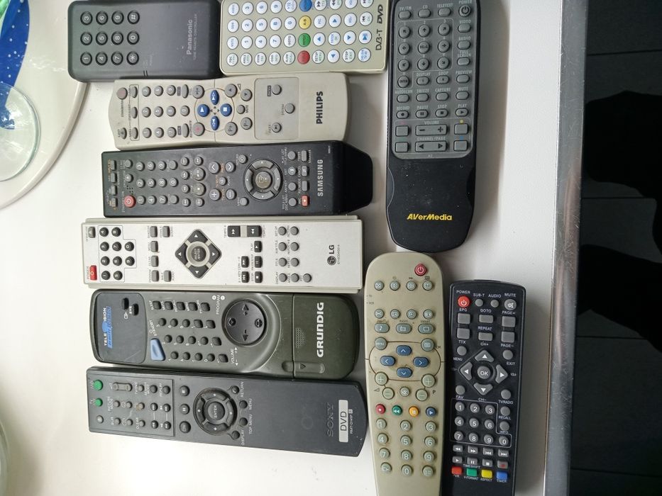 Пульты управления ТВ CD и другие цена за все
