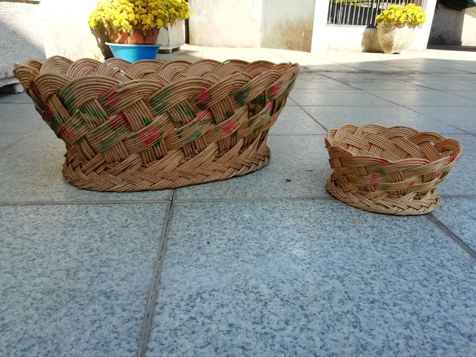 Cestos decorativos de palha