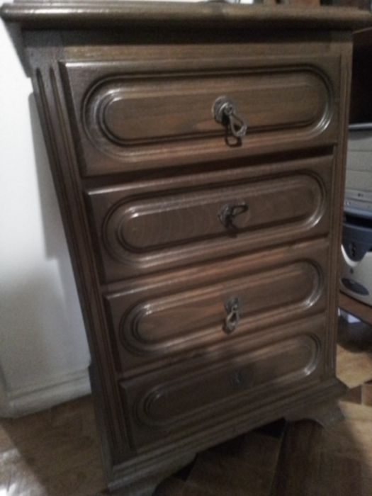 Conjunto roupeiro com mesa de cabeceira e secretária (3 peças)