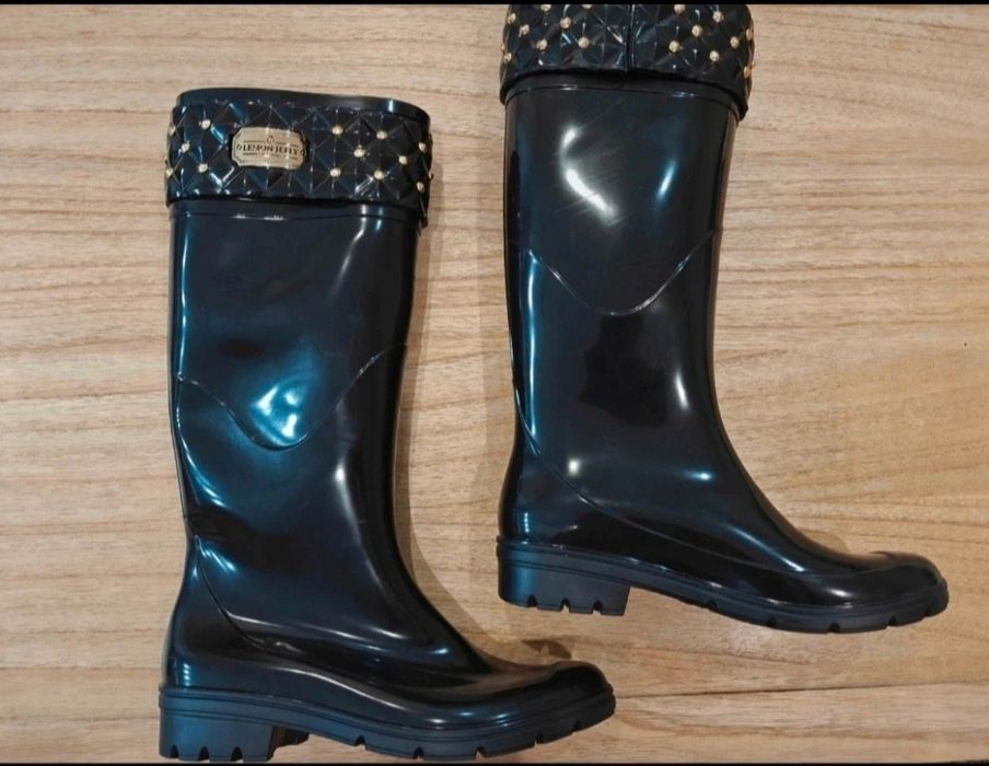 Botas pretas da Lemon Jelly