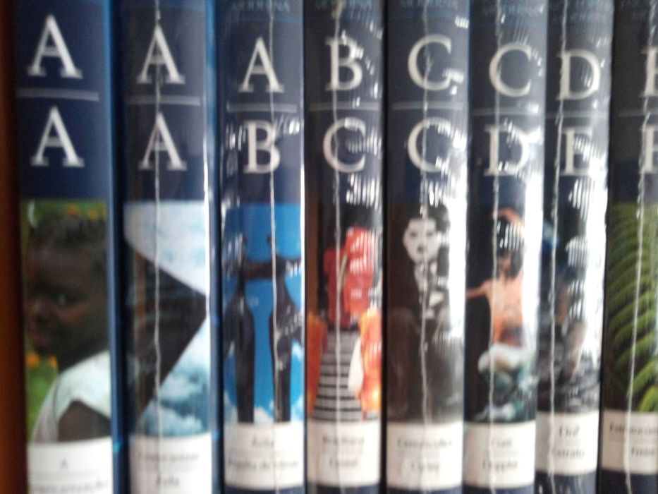 Enciclopédia Larousse Moderna, 18 volumes  novos n/usados NOVO PREÇO