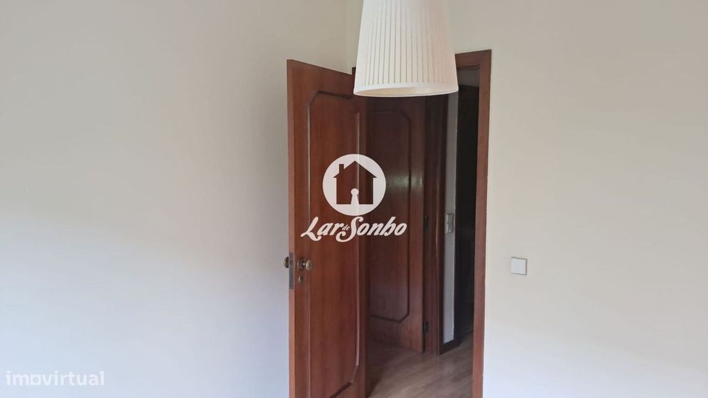 Apartamento T2, na zona da Rua Costa Cabral, junto ao Metro, dispon...