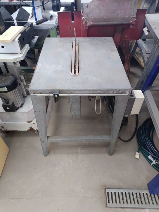 Curkularka krajzega piła stołowa