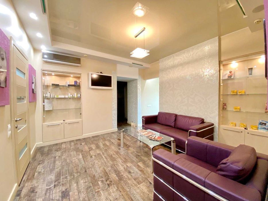 Продаю салон краси в центрі біля Соборної. ц1
