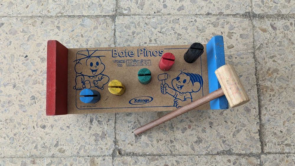 Antigo brinquedo em madeira