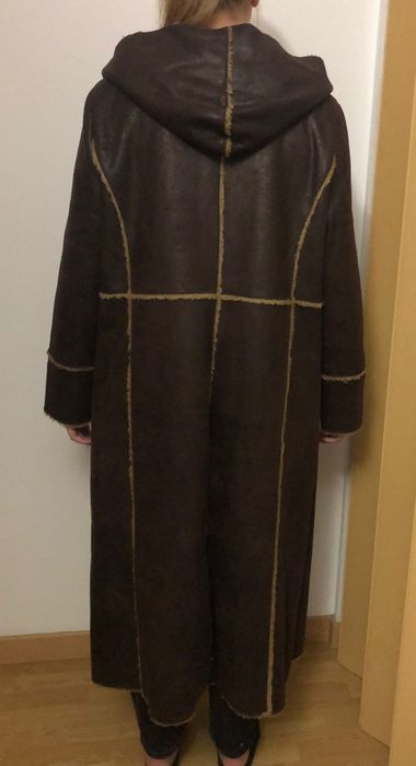 Casaco comprido com capuz