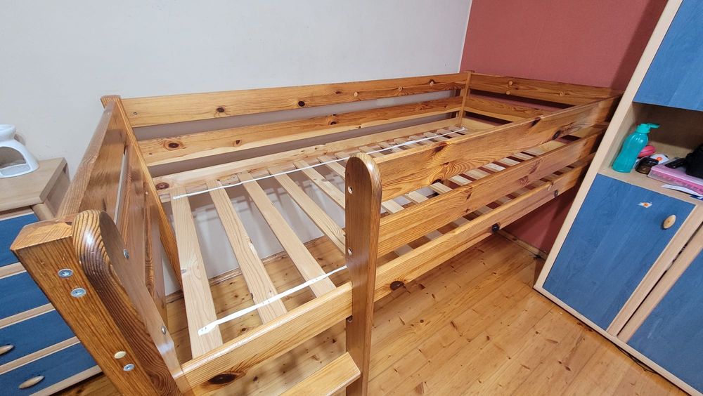 Łóżko drewniane lite podwyższone