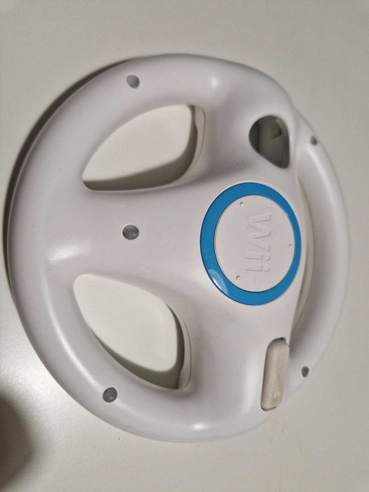 Consola Wii + comandos + barra movimento + volante + balance board