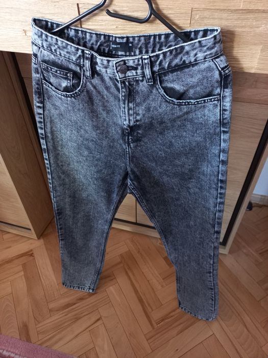 Jeansy mom wysoki stan