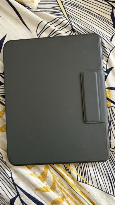 Logitech case with keyboard for iPad Pro 4th generation 12.963824730888833120