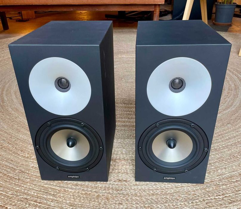 Amphion One 18 com amplificador Amp 100
