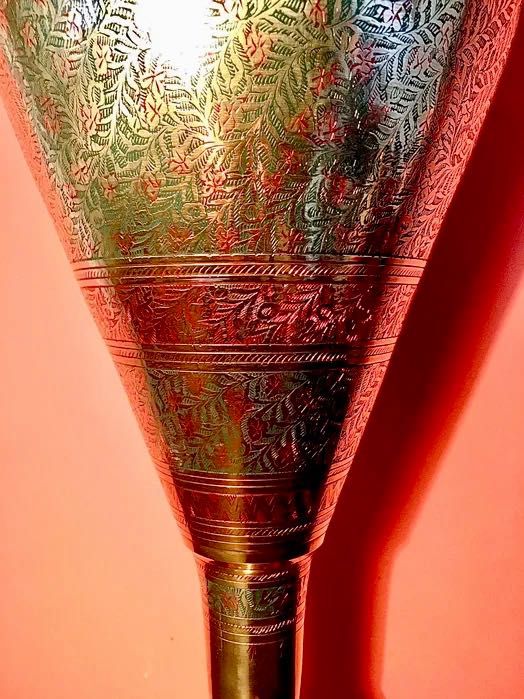 ÂNFORA EM LATÃO - pintura a fogo - anos 60 - 79x22 cm/s