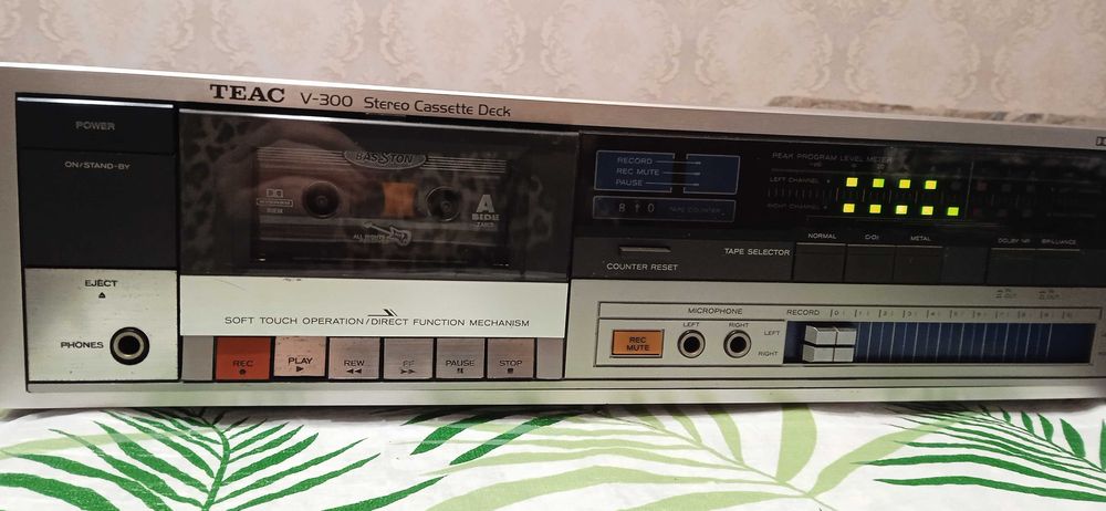 Дека касетна Teac v300