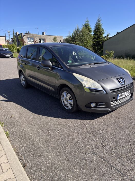 Peugeot 5008.
