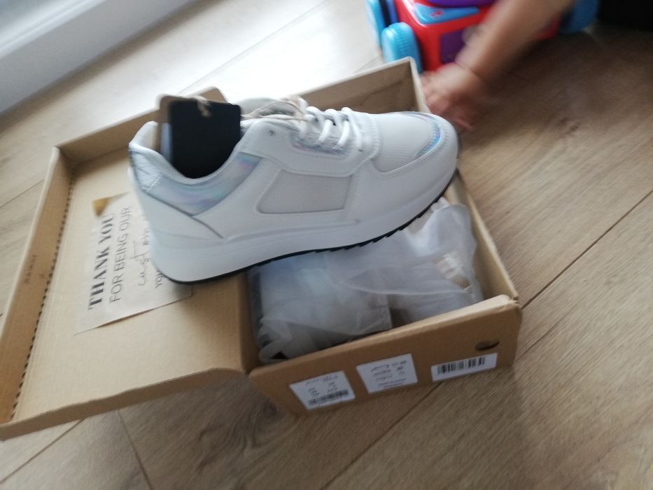 Białe sneakersy 38, biale adidasy, dodadzą kilku cm niepozornie