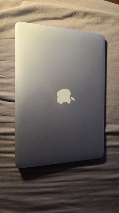 Macbook Air 13" Core i5, 8GB 128GB