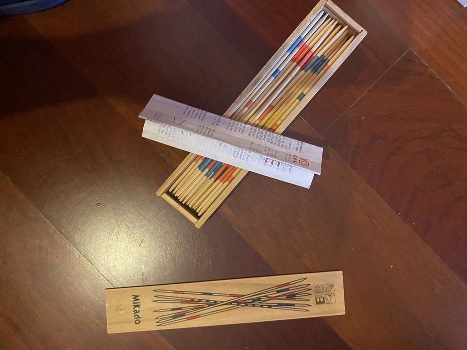 Jogo mikado em madeira