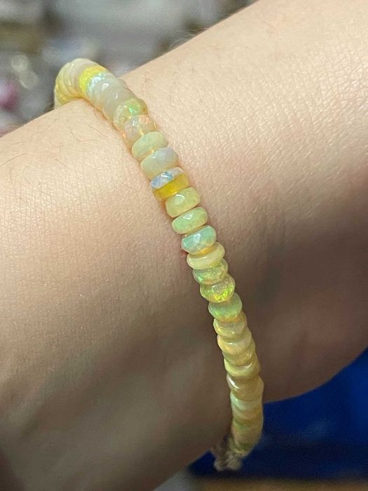 Браслет с радужного опала.Серебро .19см