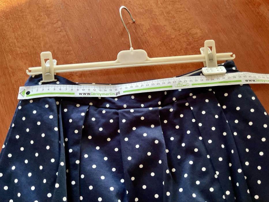 Saia Gant azul às bolinhas brancas