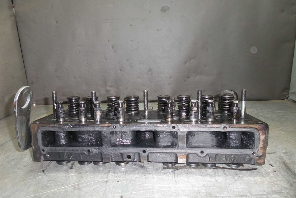 Głowica do silnika Perkins 4.2032. Cylinder head Perkins 4.2032