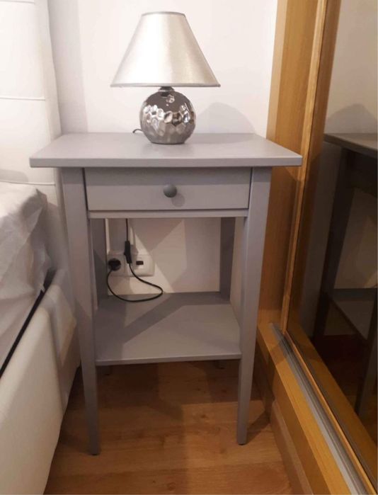 Mesa cabeceira cinza