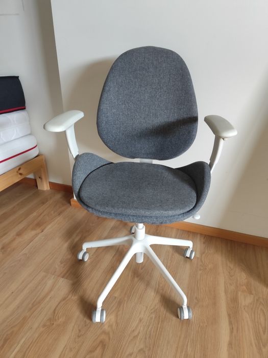 Cadeira IKEA  giratória c/braços, Gunnared cinz/branco