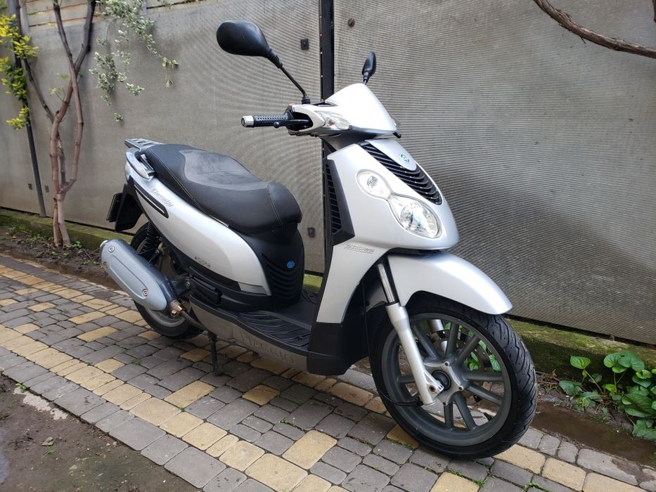 Скутер Piaggio Carnaby 200 Sh