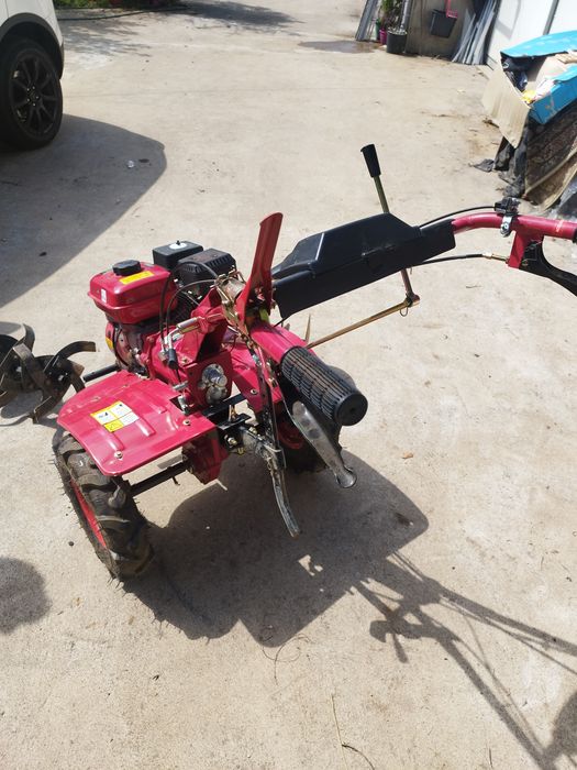 Motoenxada bricoferr com pouco uso