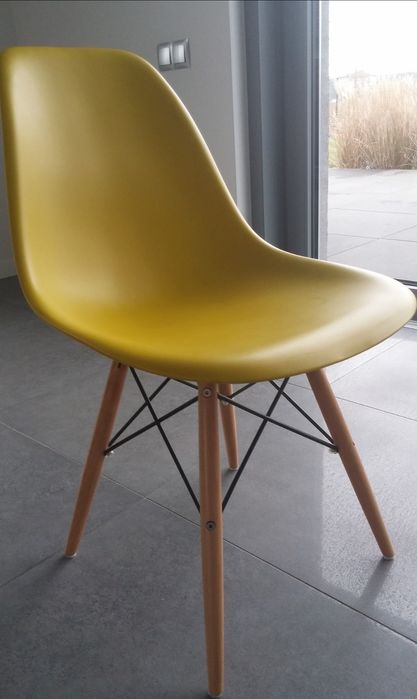Żółte krzesła Enzo plastikowe