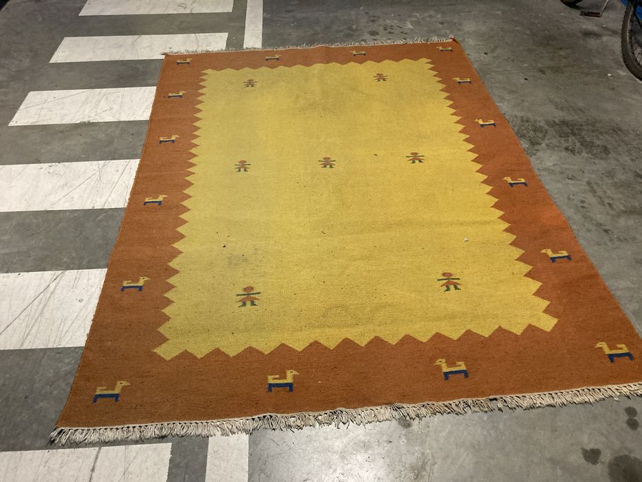 Tapete retangular amarelo outro quadrado ikeia