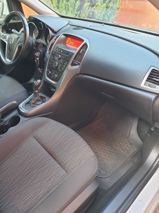 Opel astra j 2013r 1.7 cdti