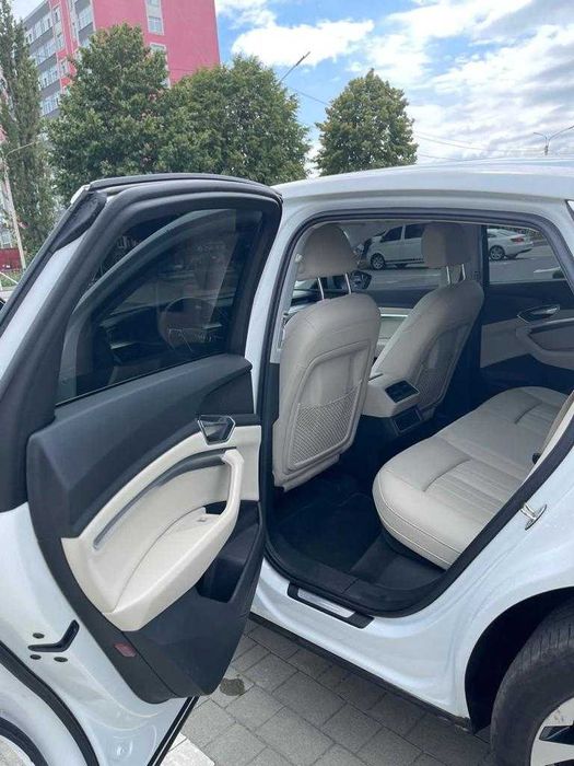 Audi e-tron 2020 модель 2021 р Запас ходу 400