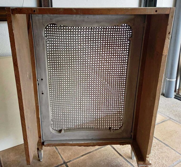 Armários/Estruturas de madeira p tapar/proteger RADIADORES