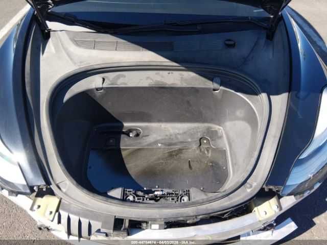 Tesla Model 3 2018 .