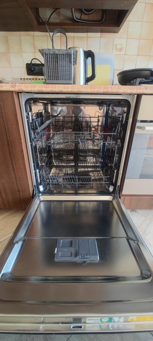 Посудомийна машина WHIRLPOOL WFE2B19X