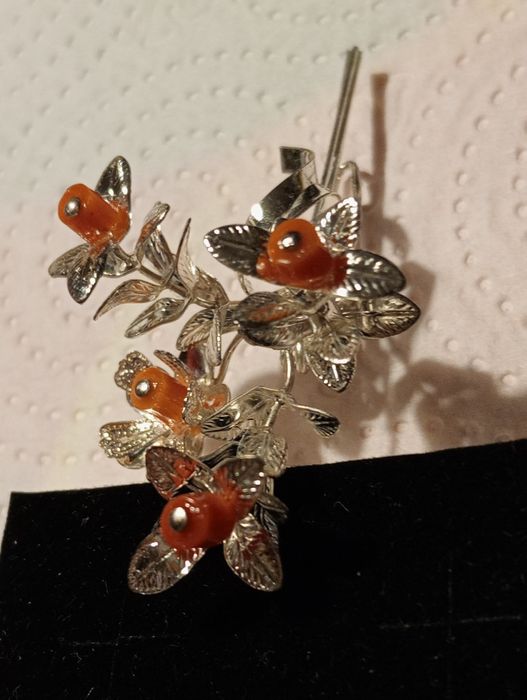 Stara broszka z koralami antykwarycznymi l 80