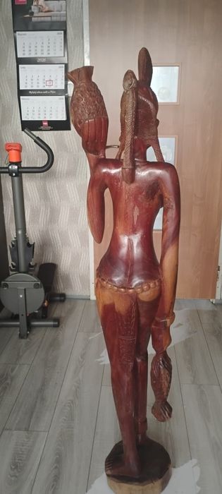 Duża figura z egzotycznego drewna
