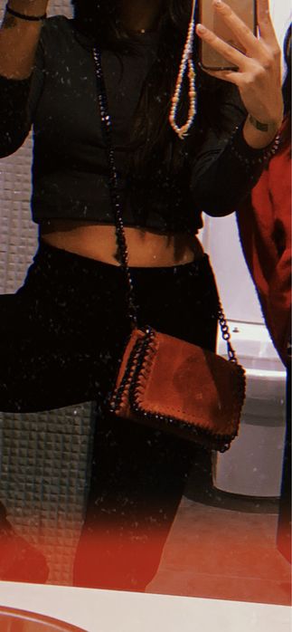 Mala de cor framboesa da marca portuguesa Dai