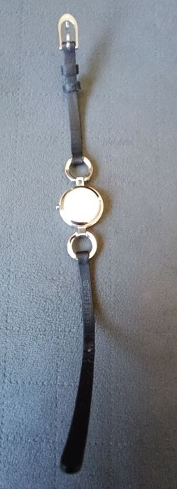 Relógio ONE em bom estado