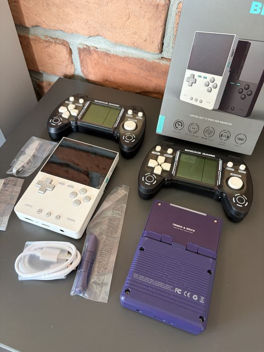 TrimUI Brick, konsola, karta 64GB + GRATIS Retro konsola!