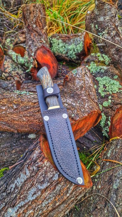 Nóż z stali damasceńskiej (dziwerowanej)