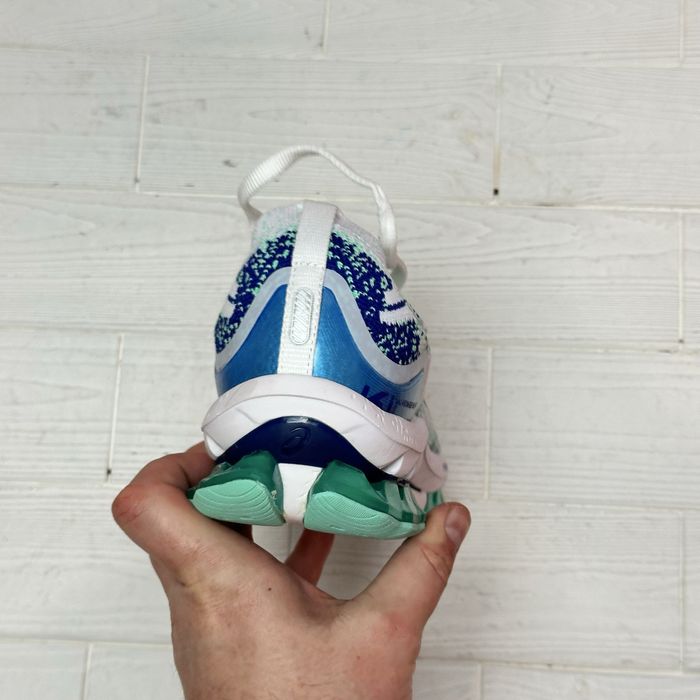 Жіночі кросівки asics