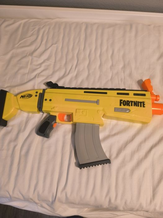 Nerf fortnite automático