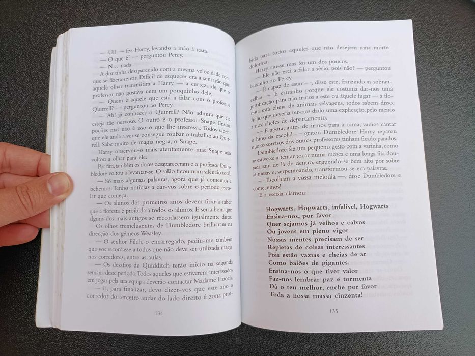 Livro "Harry Potter e a Pedra Filosofal", J. K. Rowling