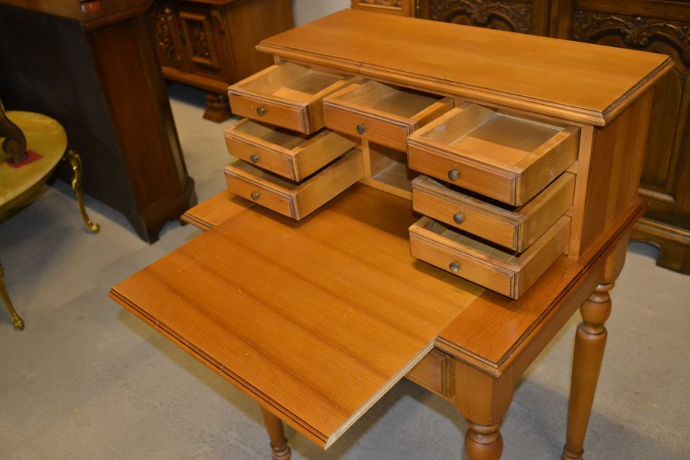 komoda ,sekretarzyk . świerk