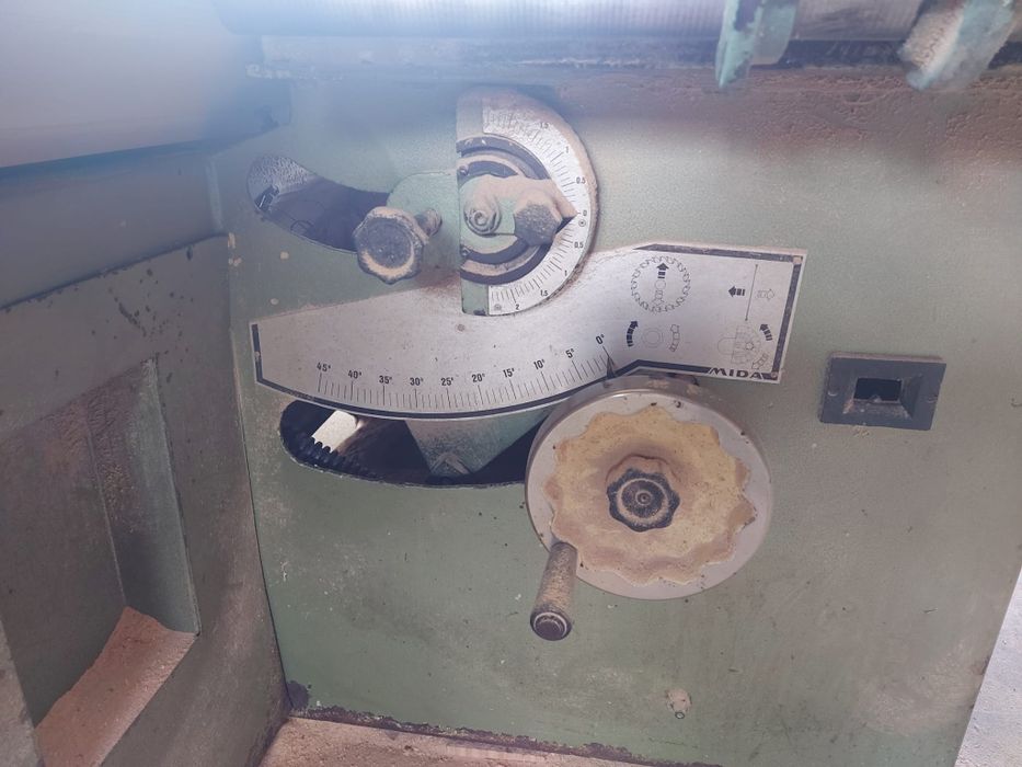 Vendo esquadrejadeira mida